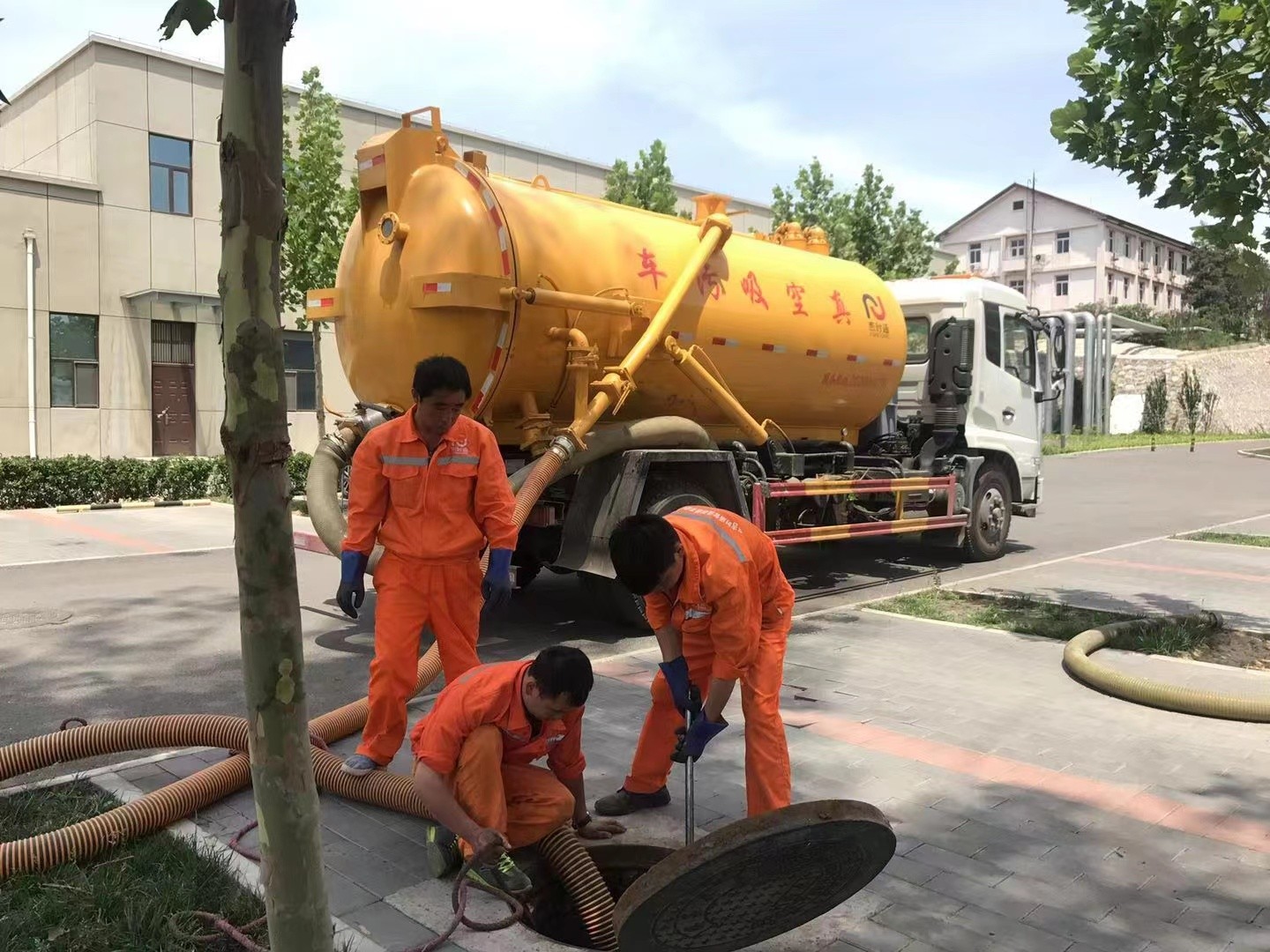 容城化粪池清理与5-8吨吸粪车施工效率分析